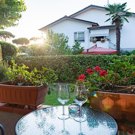 Apartment Holiday Versilia كامايوري المظهر الخارجي الصورة